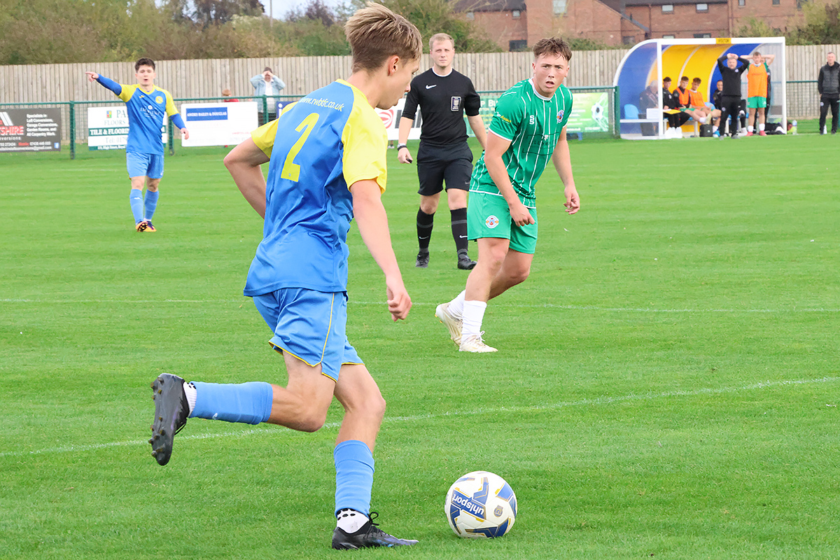 Royal Wootton Bassett Town v Tuffley Rovers 