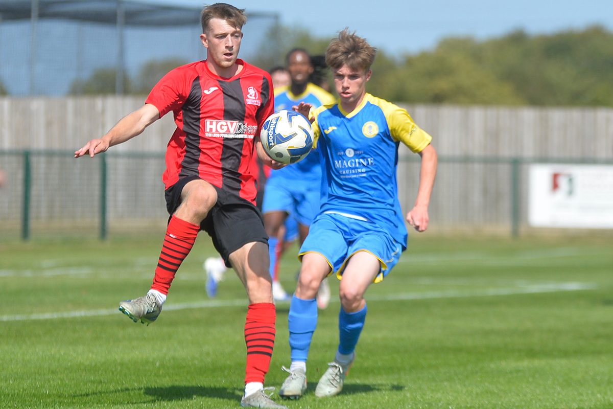 Royal Wootton Bassett Town v Cirencester Town 