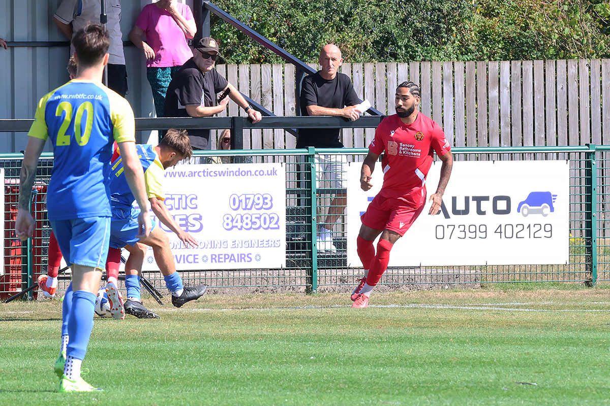 Royal Wootton Bassett Town v Corsham Town 
