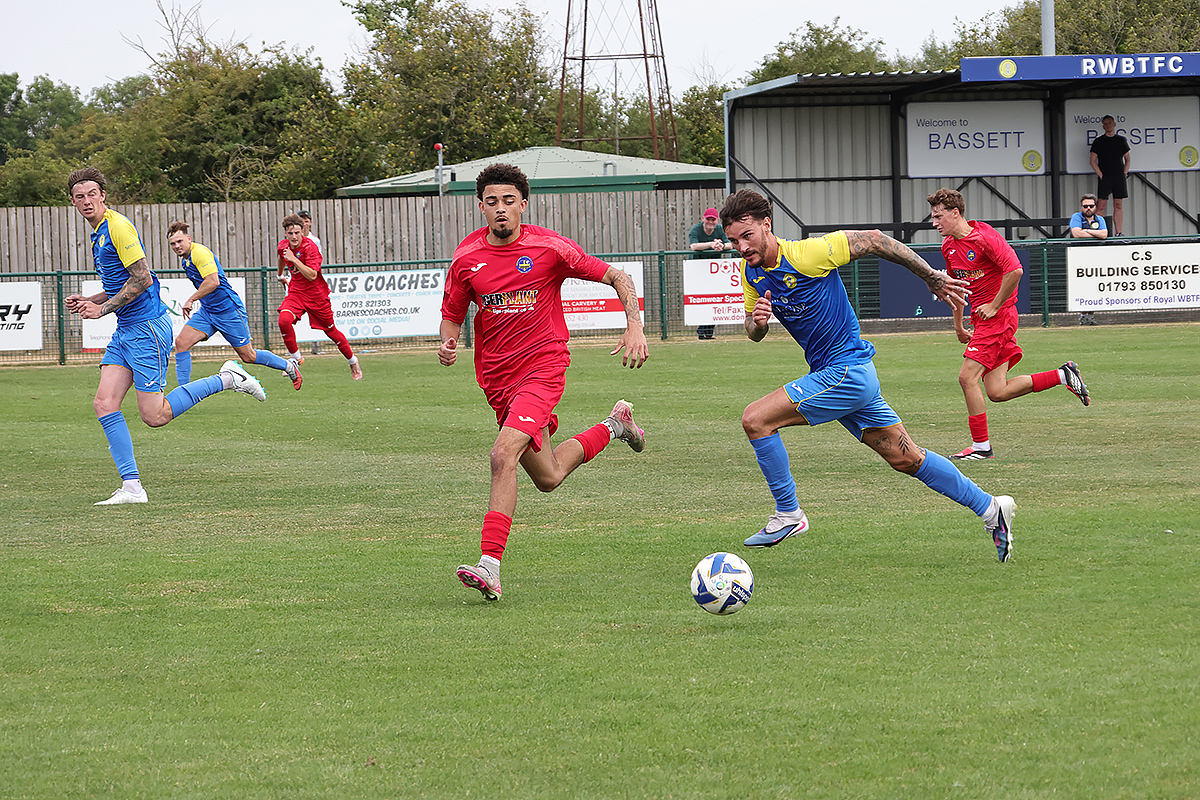 Royal Wootton Bassett Town v Abingdon United PSF 