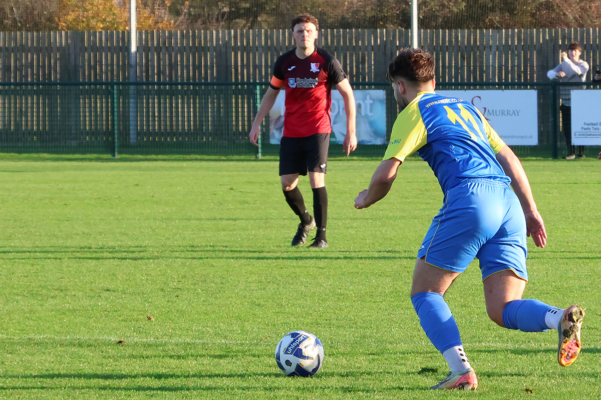 Royal Wootton Bassett Town v Longlevens 