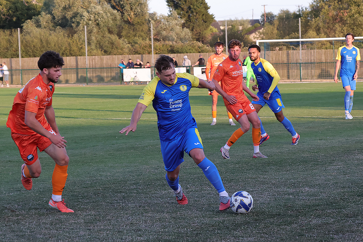 Royal Wootton Bassett Town v Bradford Town 