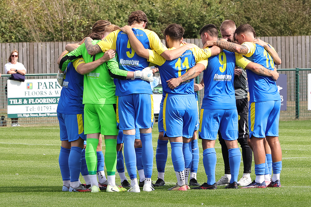 Royal Wootton Bassett Town v Droitwich Spa 