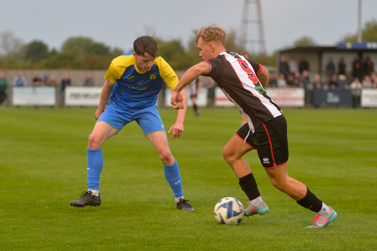 Royal Wootton Bassett Town v Lydney Town Emirates FA Cup 