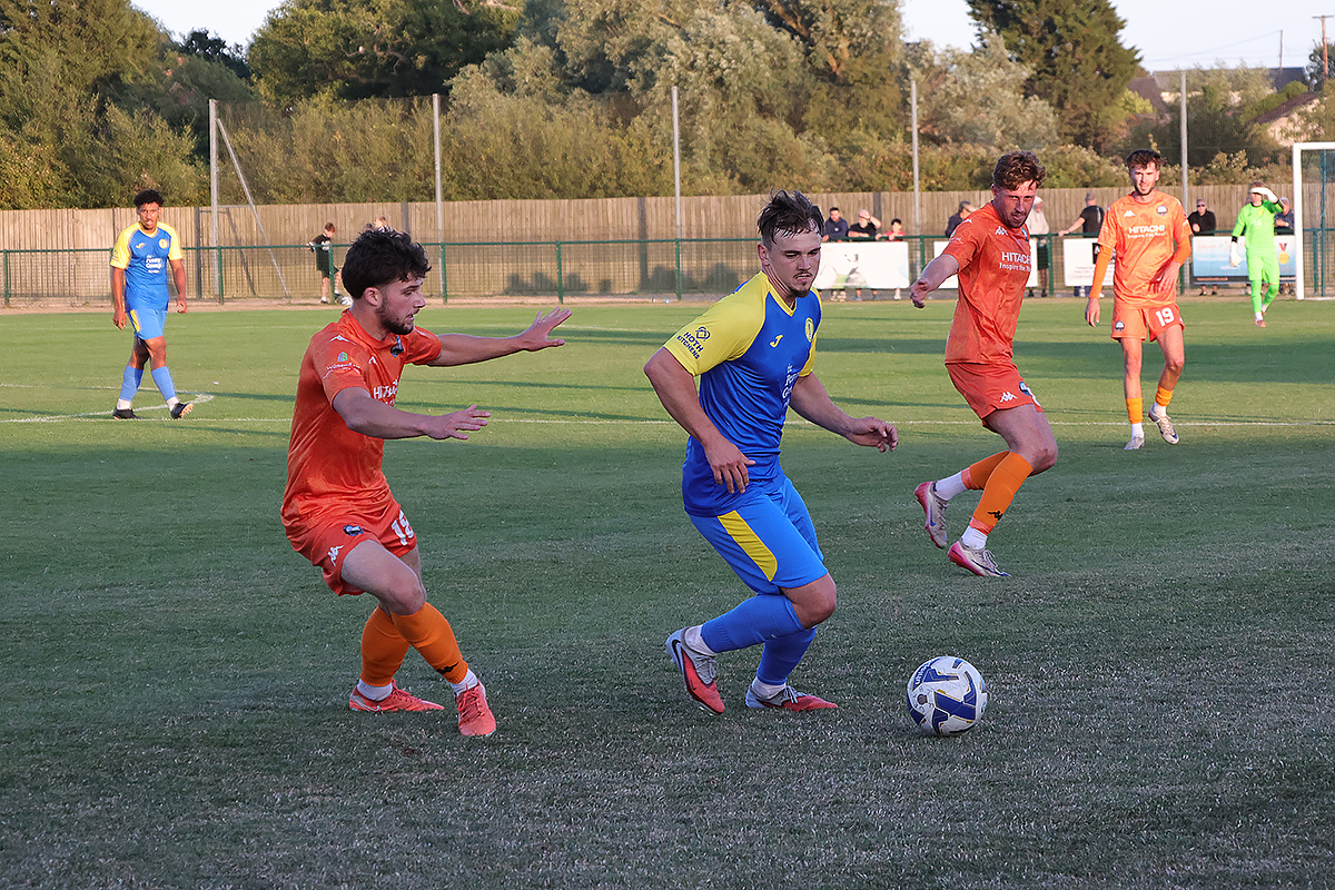 Royal Wootton Bassett Town v Bradford Town 