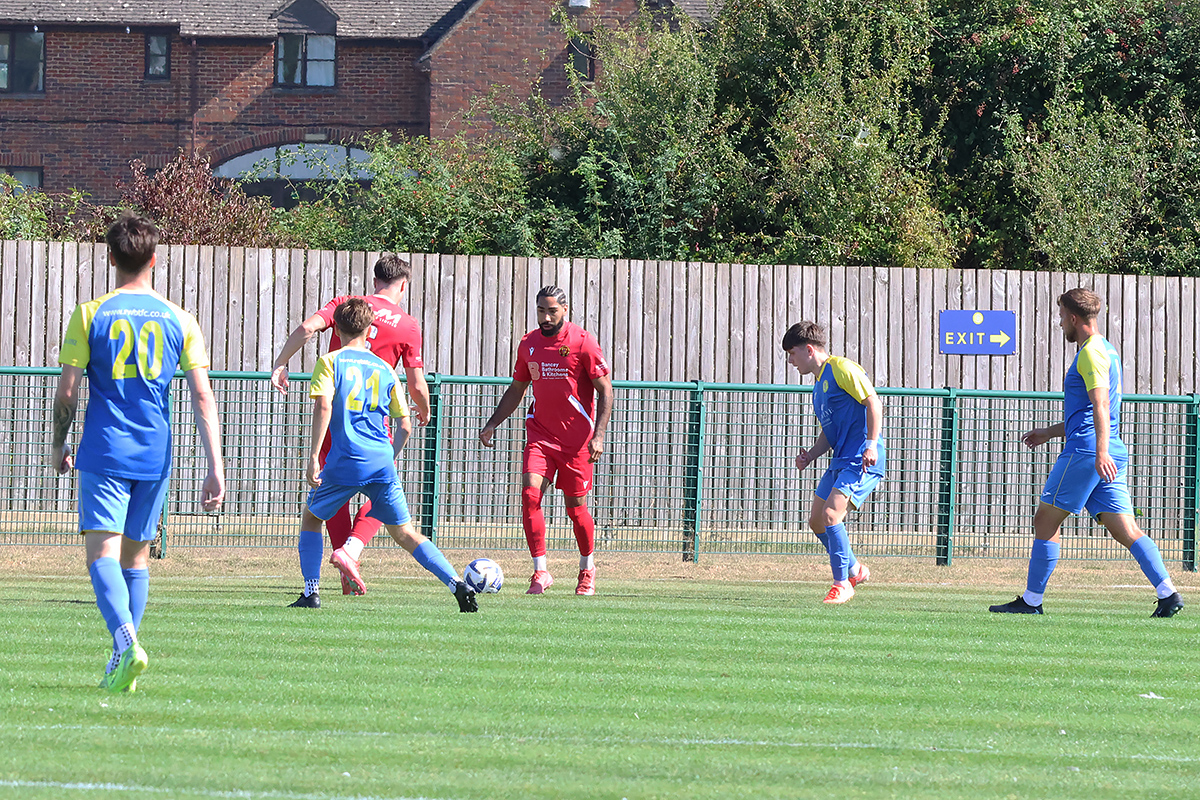 Royal Wootton Bassett Town v Corsham Town 