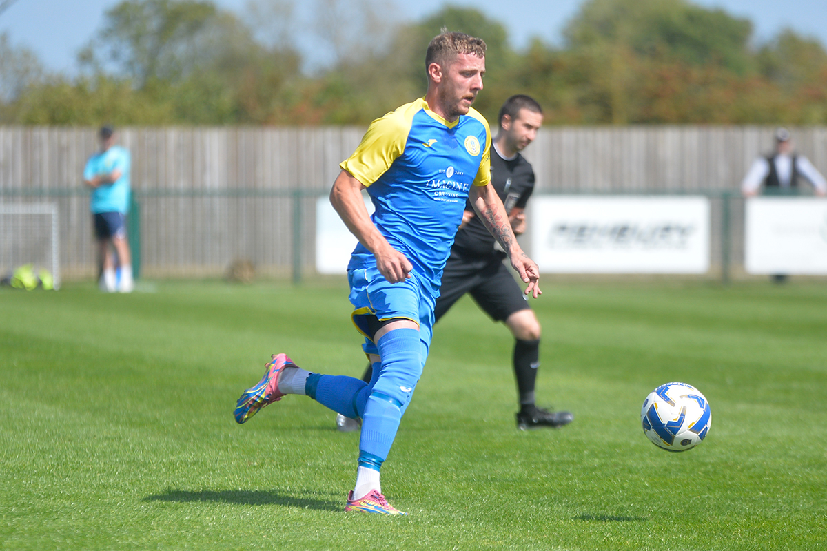 Royal Wootton Bassett Town v Cirencester Town 