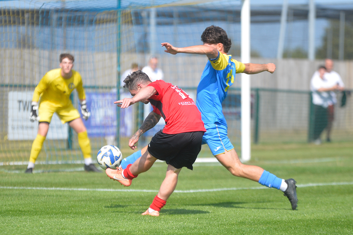 Royal Wootton Bassett Town v Cirencester Town 