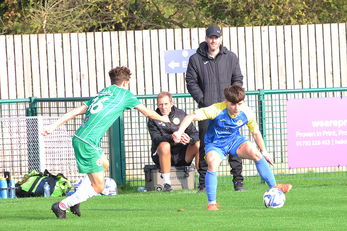 Royal Wootton Bassett Town v Tuffley Rovers 
