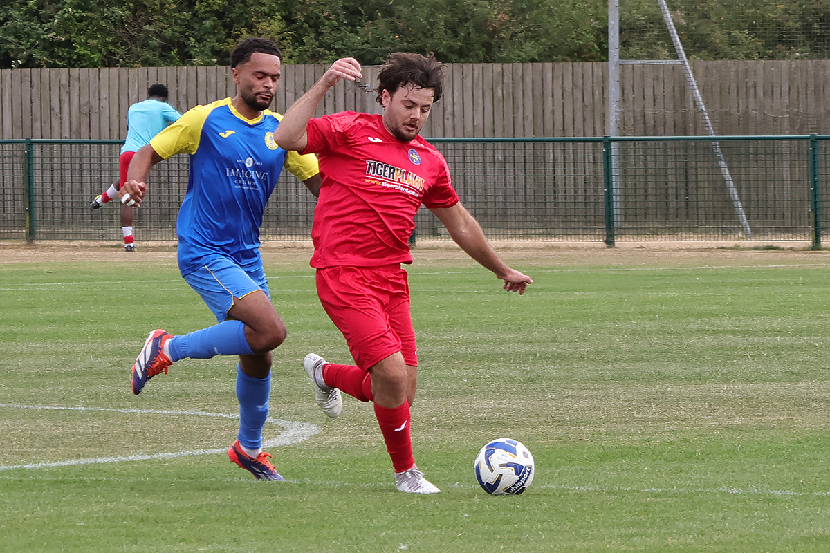 Royal Wootton Bassett Town v Abingdon United PSF 