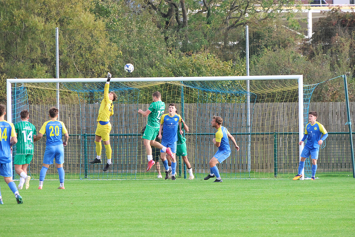 Royal Wootton Bassett Town v Tuffley Rovers 