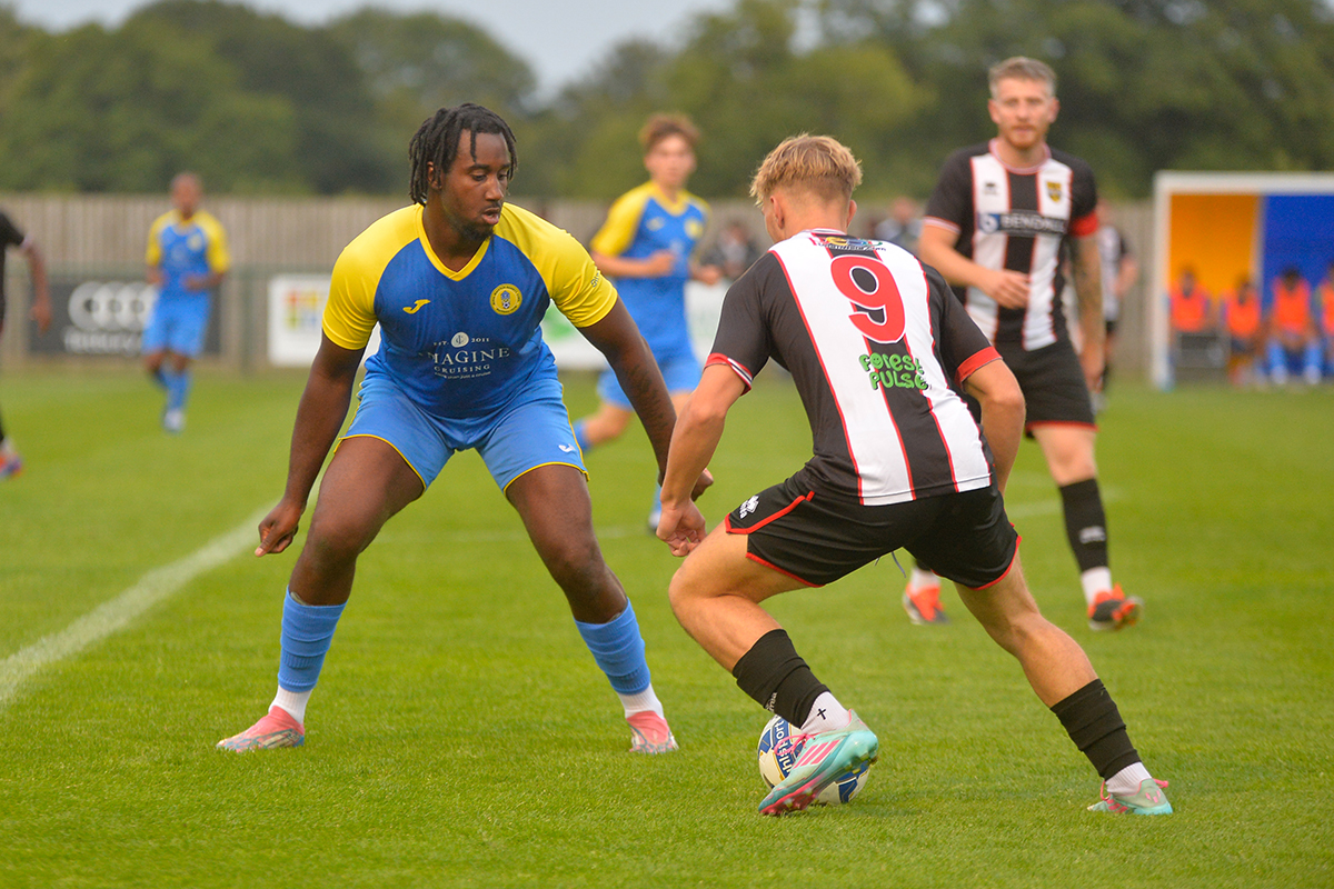 Royal Wootton Bassett Town v Lydney Town Emirates FA Cup 