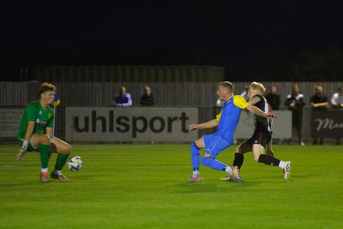 Royal Wootton Bassett Town v Lydney Town Emirates FA Cup 