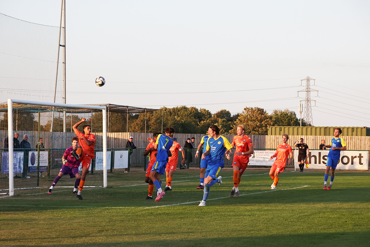 Royal Wootton Bassett Town v Bradford Town 
