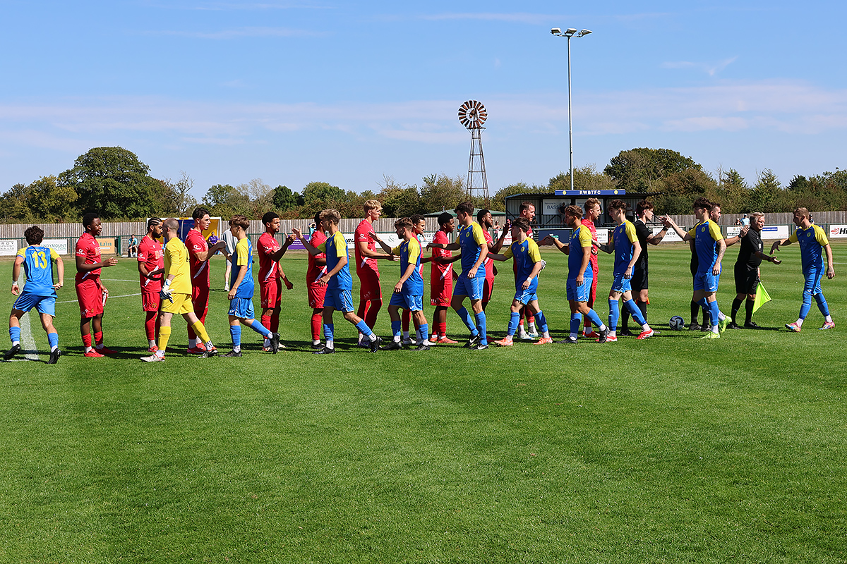 Royal Wootton Bassett Town v Corsham Town 