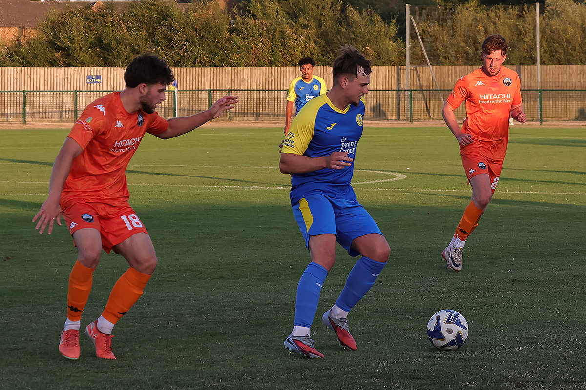 Royal Wootton Bassett Town v Bradford Town 