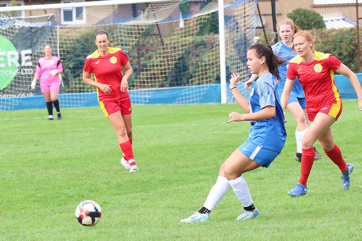 Royal Wootton Bassett Town v Frimley Green 