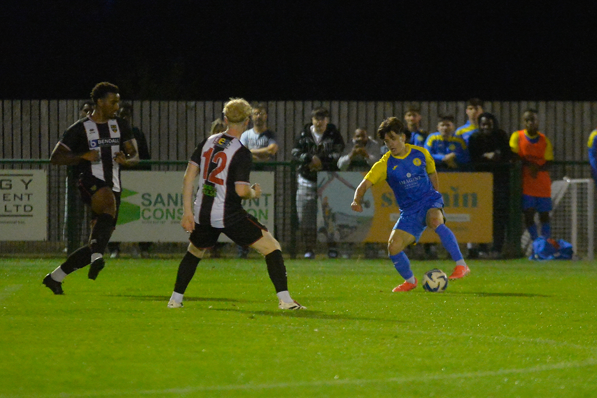 Royal Wootton Bassett Town v Lydney Town Emirates FA Cup 
