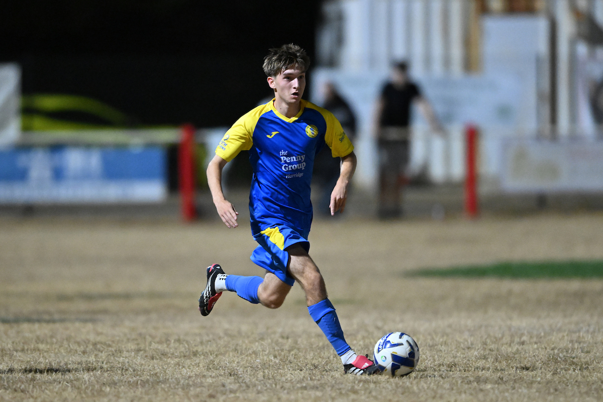 Fairford Town v Royal Wootton Bassett Town Credit: Howard Roe (AHPIX).