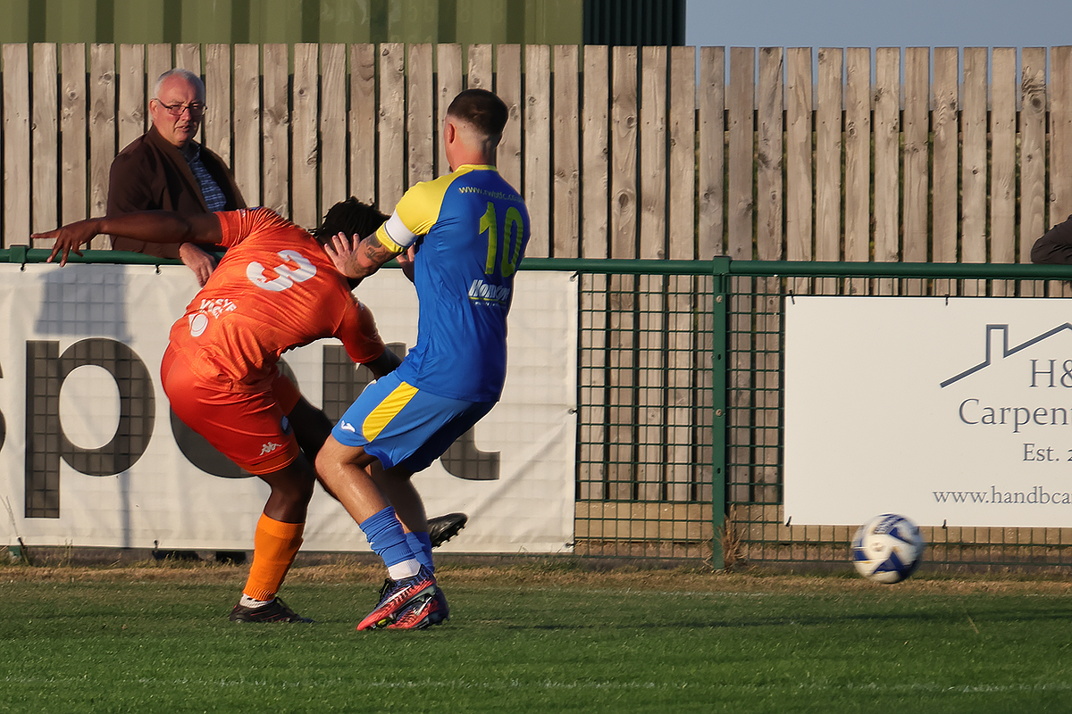 Royal Wootton Bassett Town v Bradford Town 