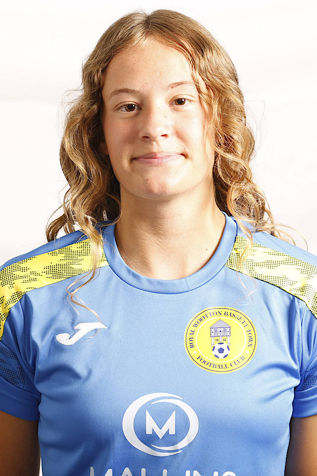 Freya Llewellyn Headshot